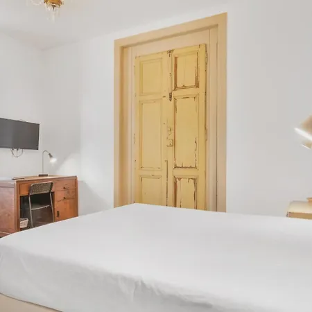 The Indy House By Lovelystay Guest house